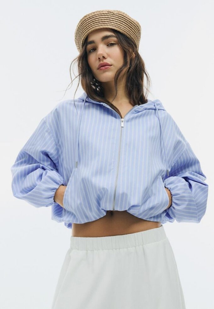 Basic pruhovaná nylonová bunda s kapucí