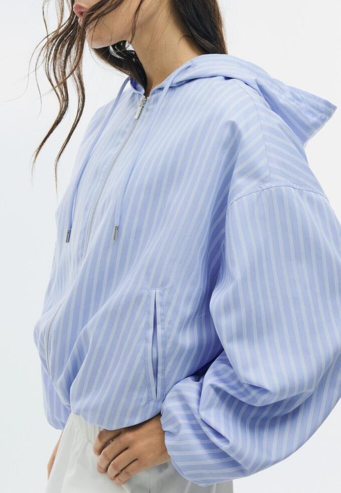 Basic pruhovaná nylonová bunda s kapucí