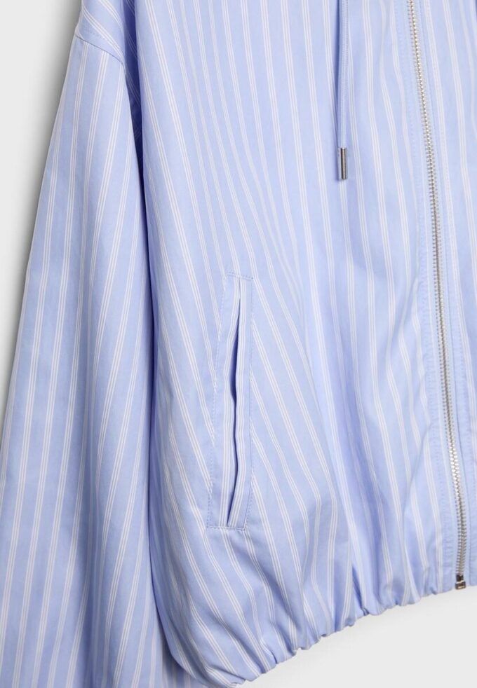 Basic pruhovaná nylonová bunda s kapucí