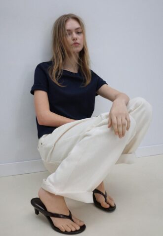 Basic tričko s regular střihem a silnější látkou