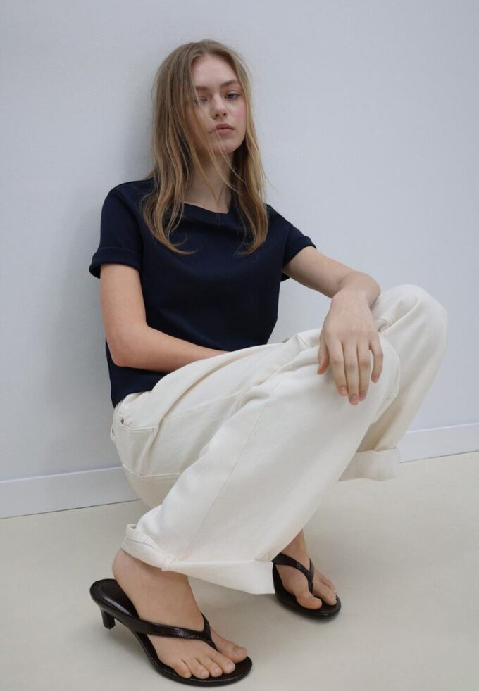 Basic tričko s regular střihem a silnější látkou