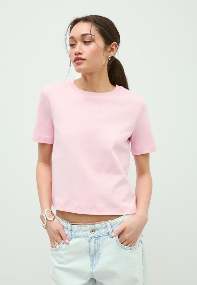 Basic tričko s regular střihem a silnější látkou