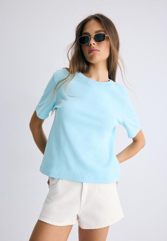 Basic tričko s regular střihem a silnější látkou