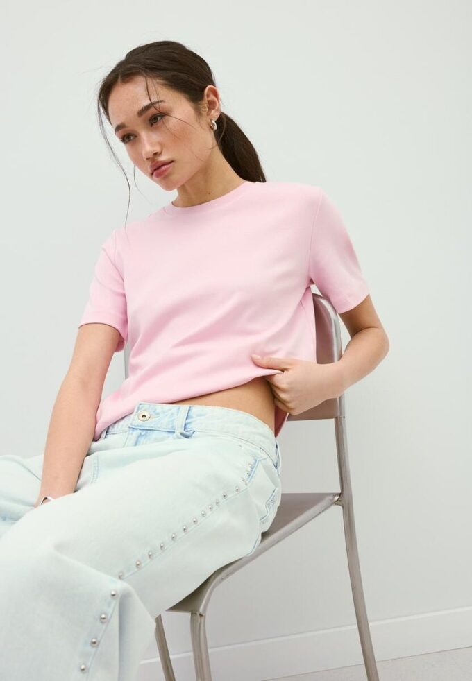 Basic tričko s regular střihem a silnější látkou