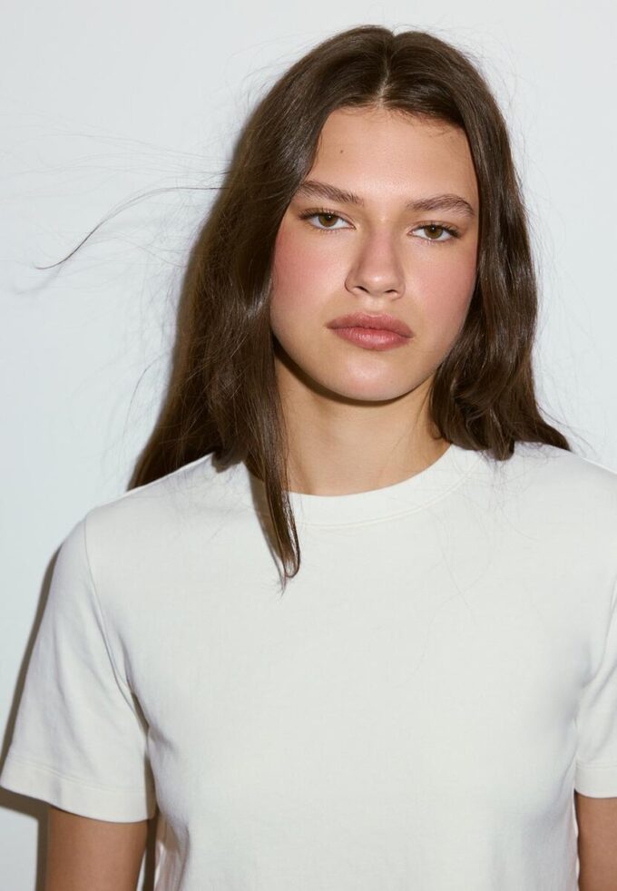 Basic tričko s regular střihem a silnější látkou