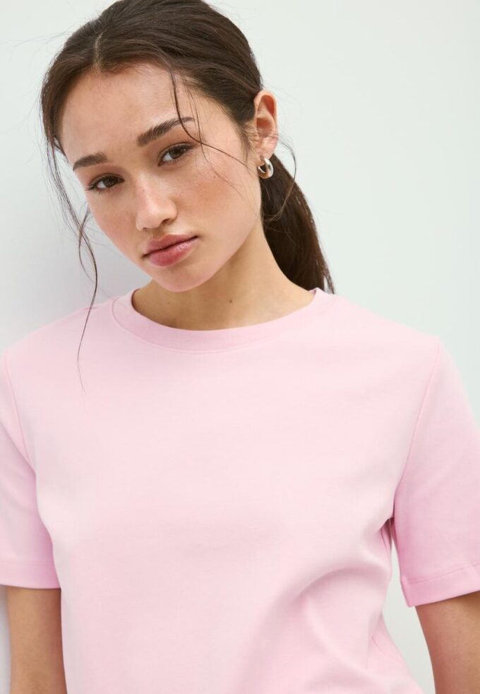 Basic tričko s regular střihem a silnější látkou