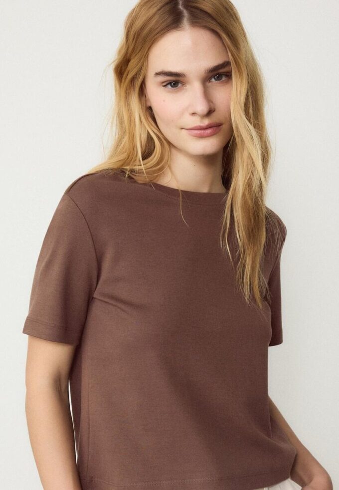 Basic tričko s regular střihem a silnější látkou