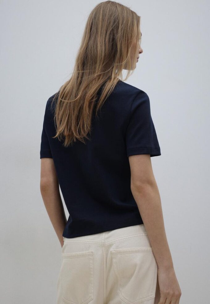 Basic tričko s regular střihem a silnější látkou