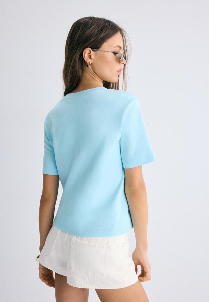 Basic tričko s regular střihem a silnější látkou