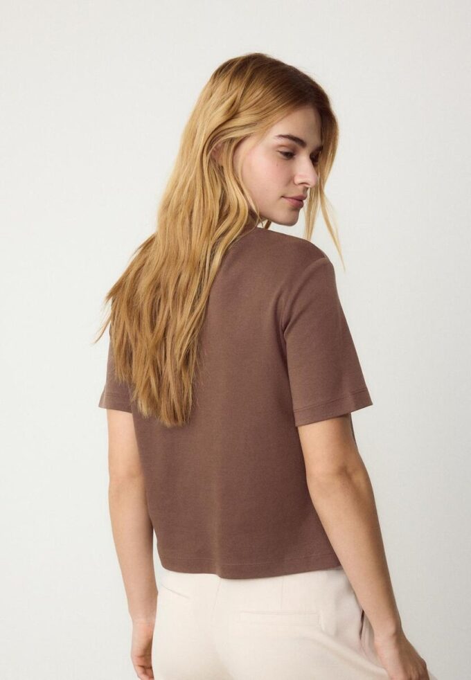 Basic tričko s regular střihem a silnější látkou