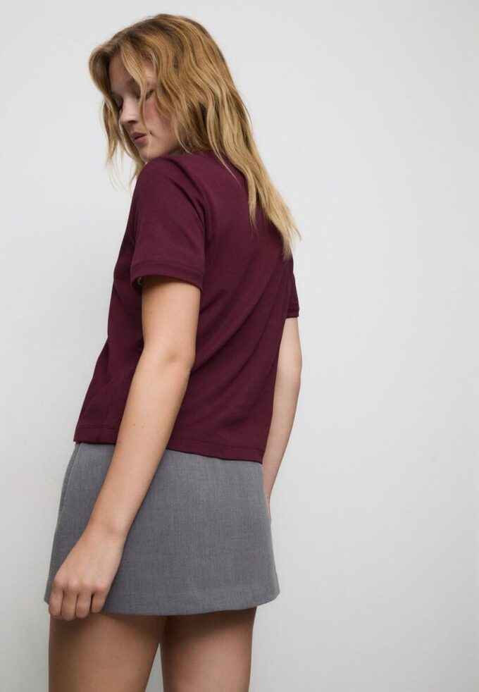 Basic tričko s regular střihem a silnější látkou