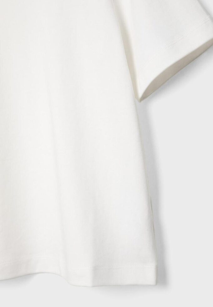 Basic tričko s regular střihem a silnější látkou