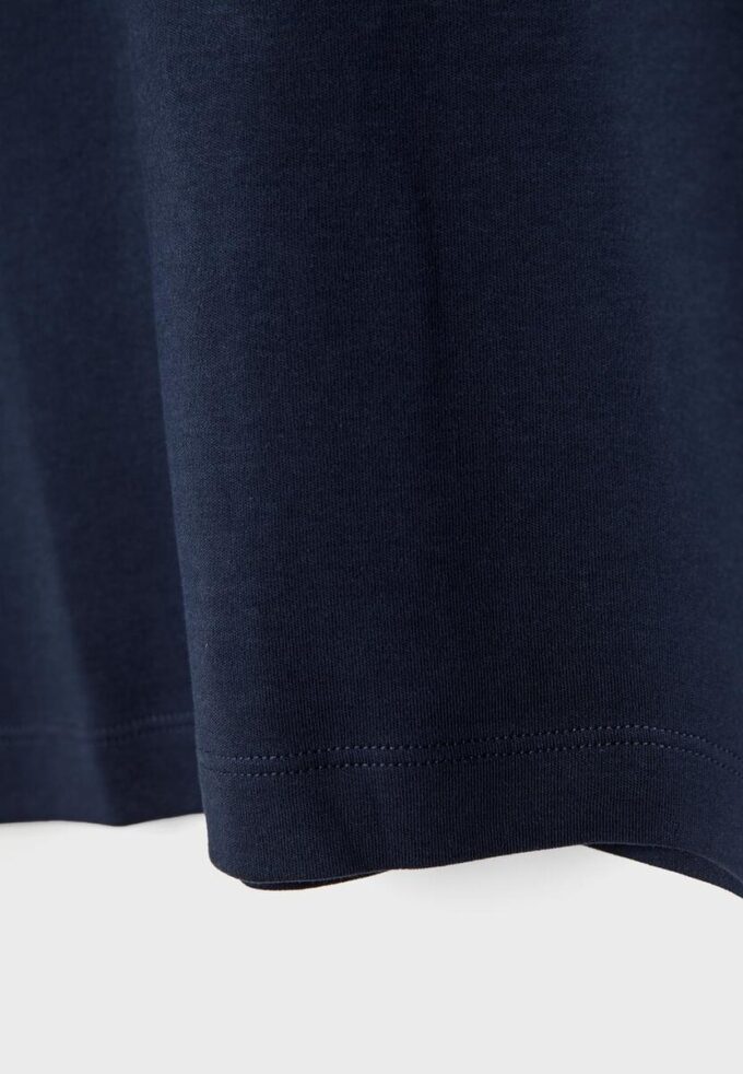 Basic tričko s regular střihem a silnější látkou