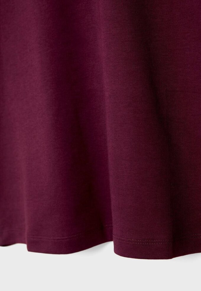 Basic tričko s regular střihem a silnější látkou