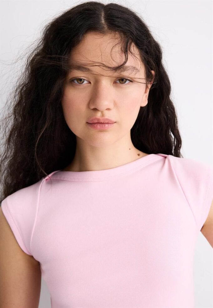 Basic tričko s výstřihem do lodičky