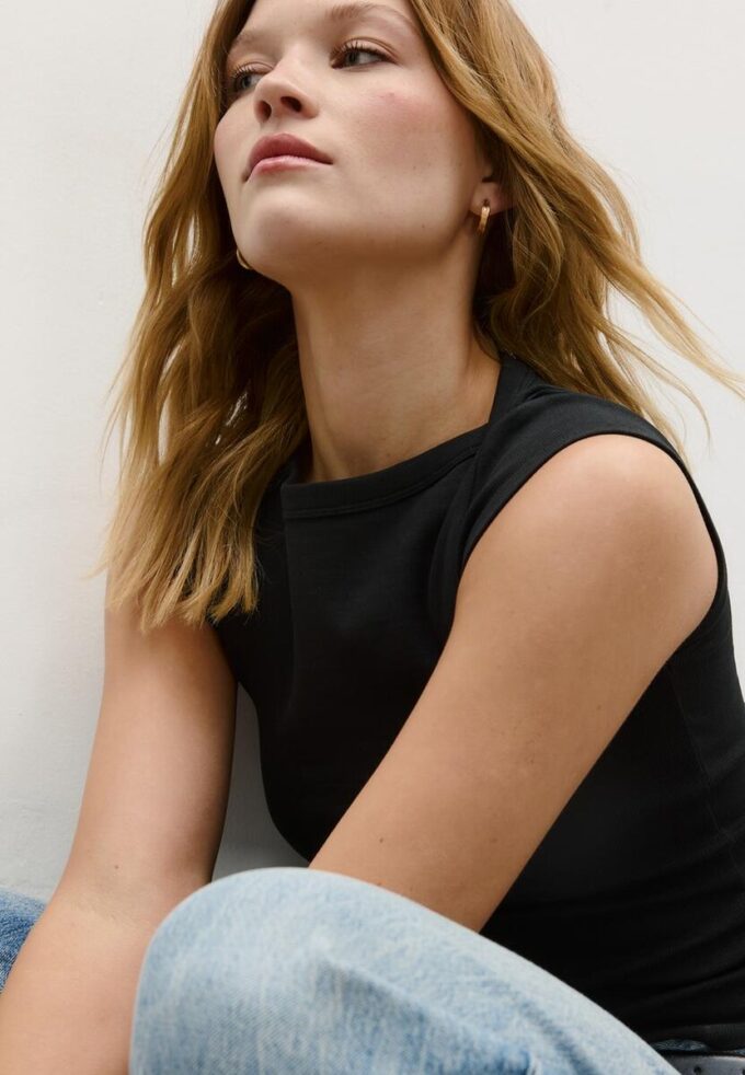 Basic tričko s výstřihem do lodičky