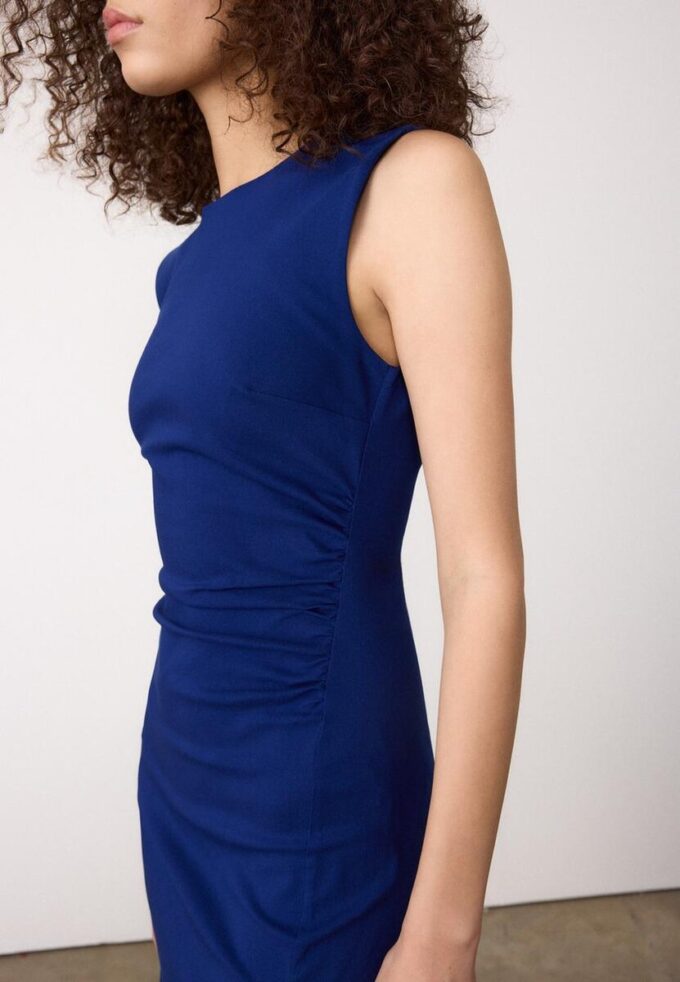 Bezrukávové midi šaty z bengalínu Bezrukávové midi šaty z bengalínu