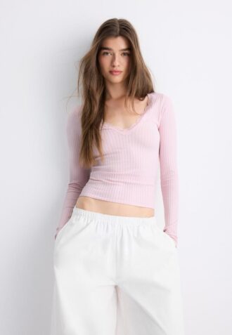 Bezšvový krajkový top