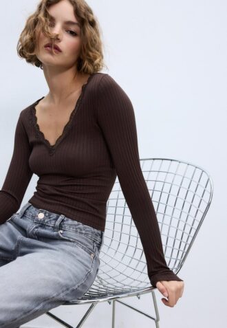 Bezšvový krajkový top