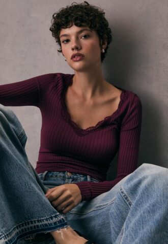 Bezšvový krajkový top