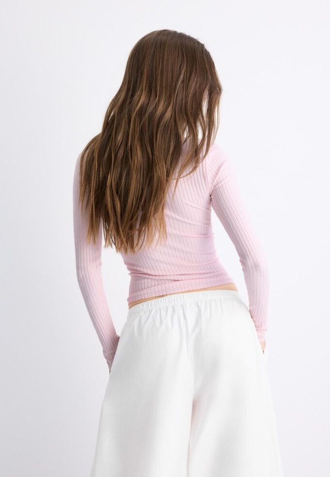 Bezšvový krajkový top