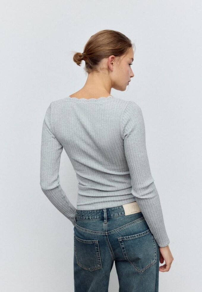 Bezšvový krajkový top