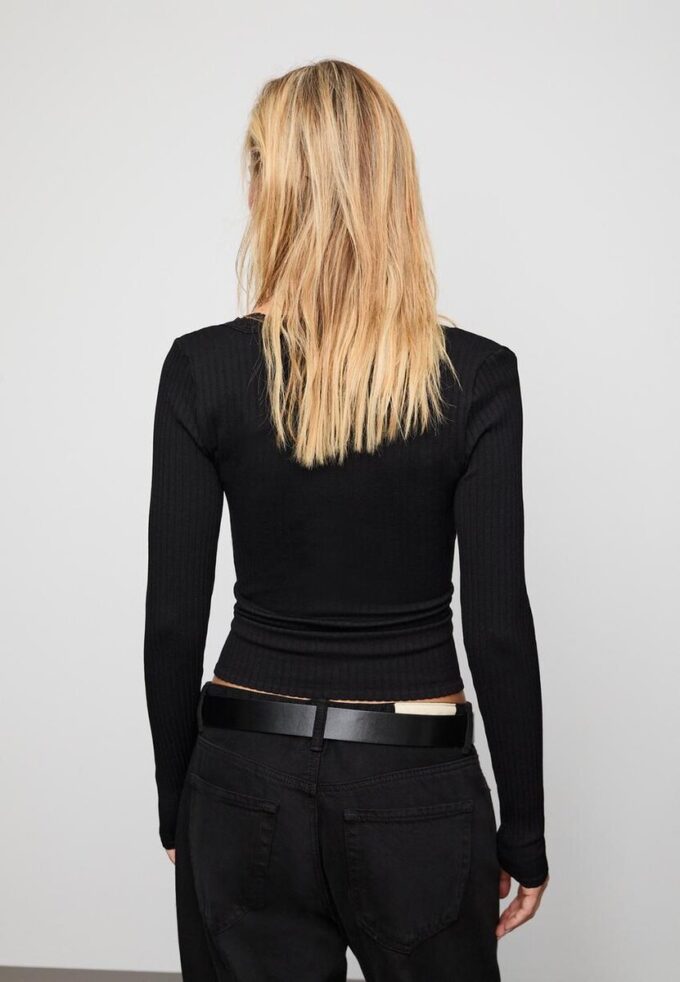 Bezšvový krajkový top