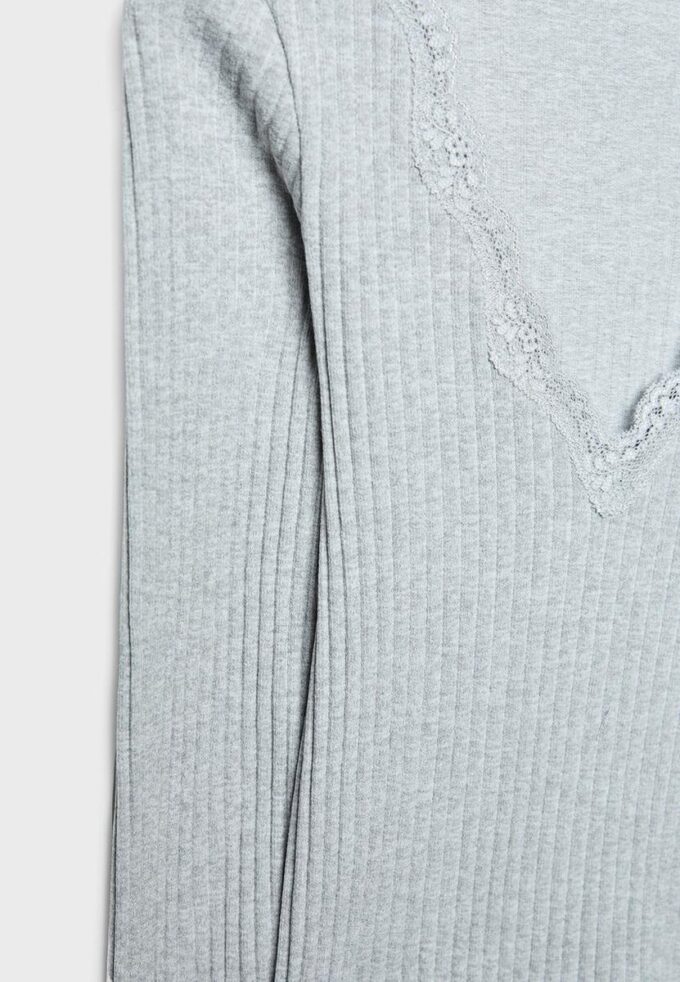 Bezšvový krajkový top