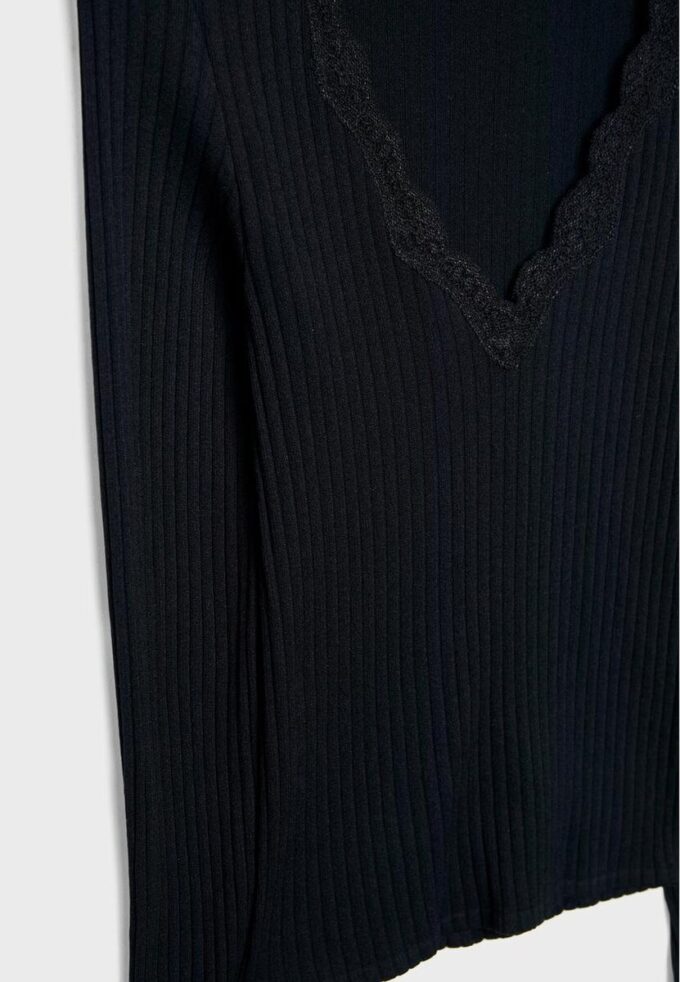 Bezšvový krajkový top