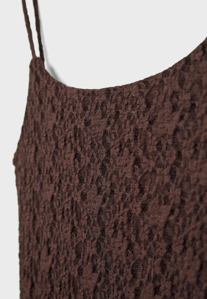 Blond krajkové midi šaty s ramínky