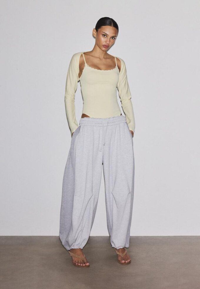 Body s blond krajkovými detaily Body s blond krajkovými detaily