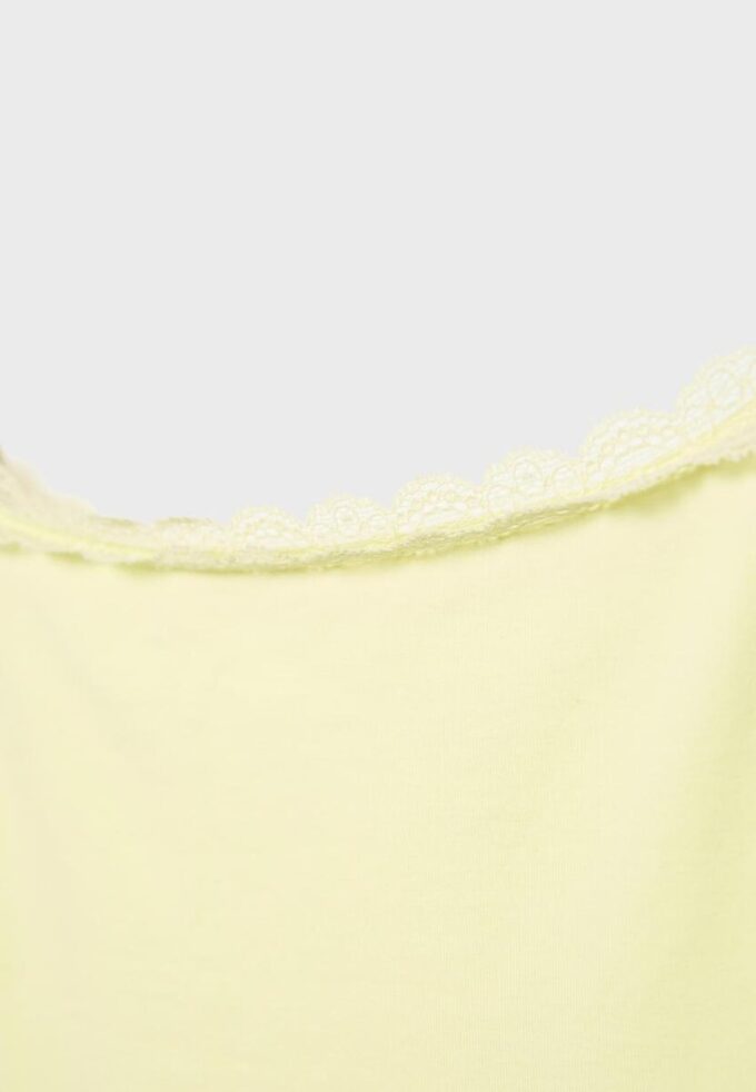 Body s blond krajkovými detaily Body s blond krajkovými detaily