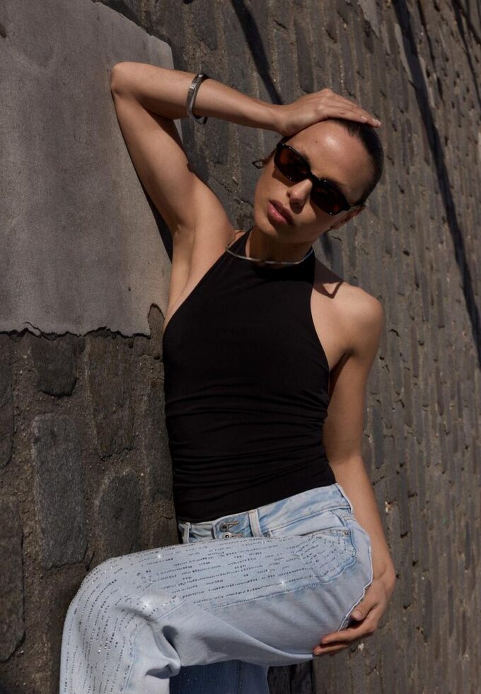 Bodysuit s vázáním za krkem Bodysuit s vázáním za krkem