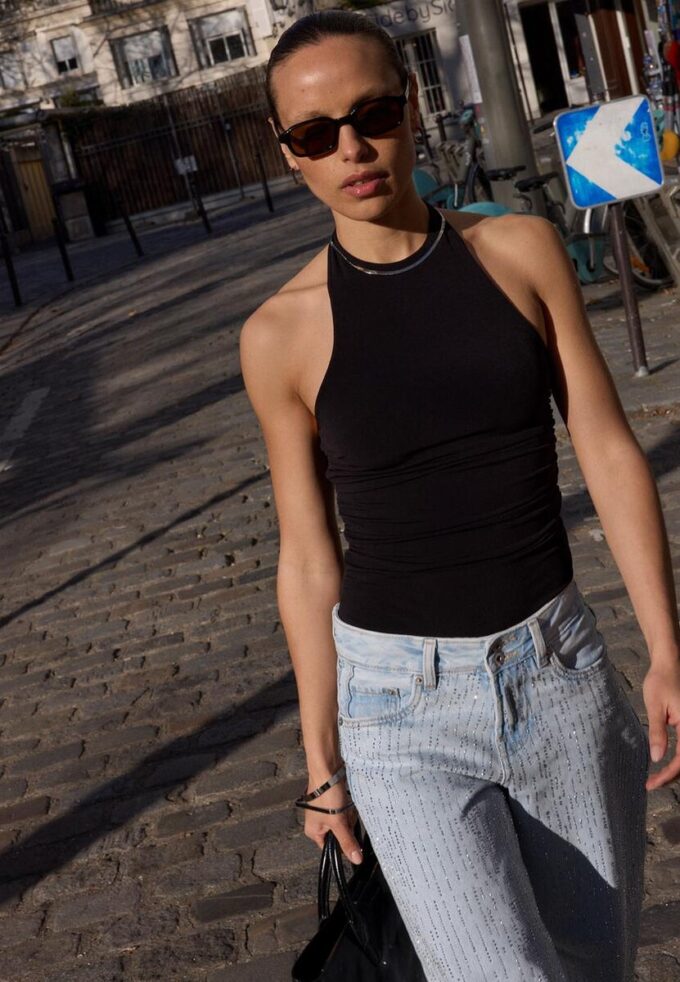 Bodysuit s vázáním za krkem Bodysuit s vázáním za krkem