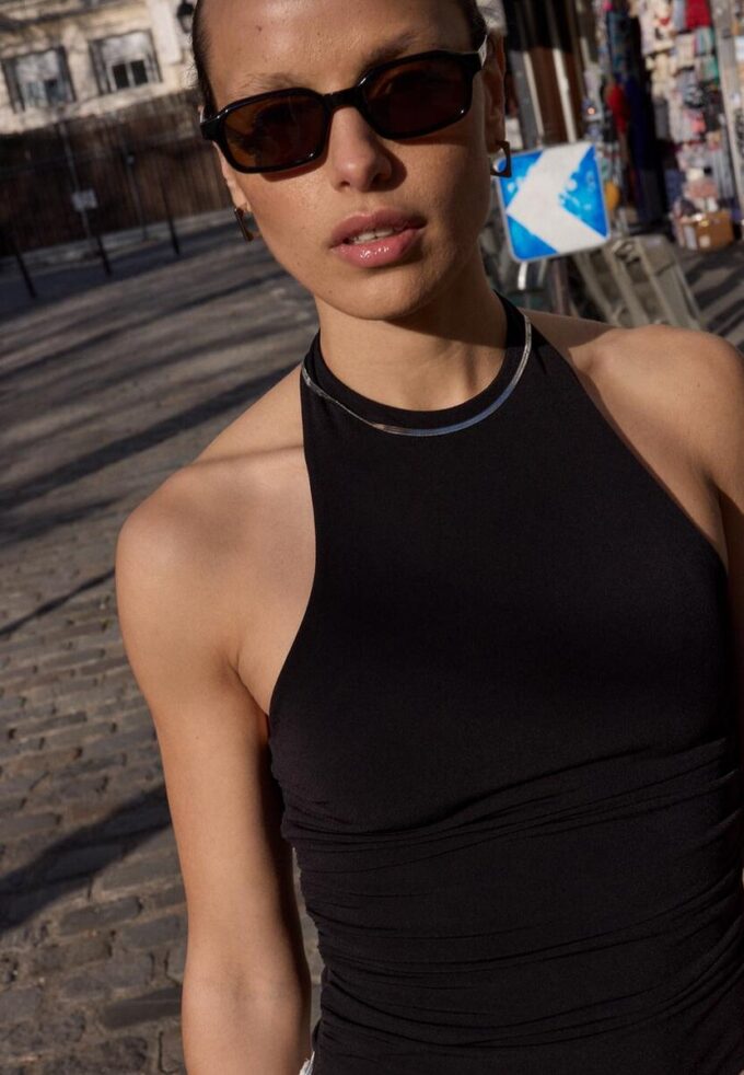 Bodysuit s vázáním za krkem Bodysuit s vázáním za krkem