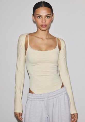 Bolero s dlouhými rukávy a úzkým střihem