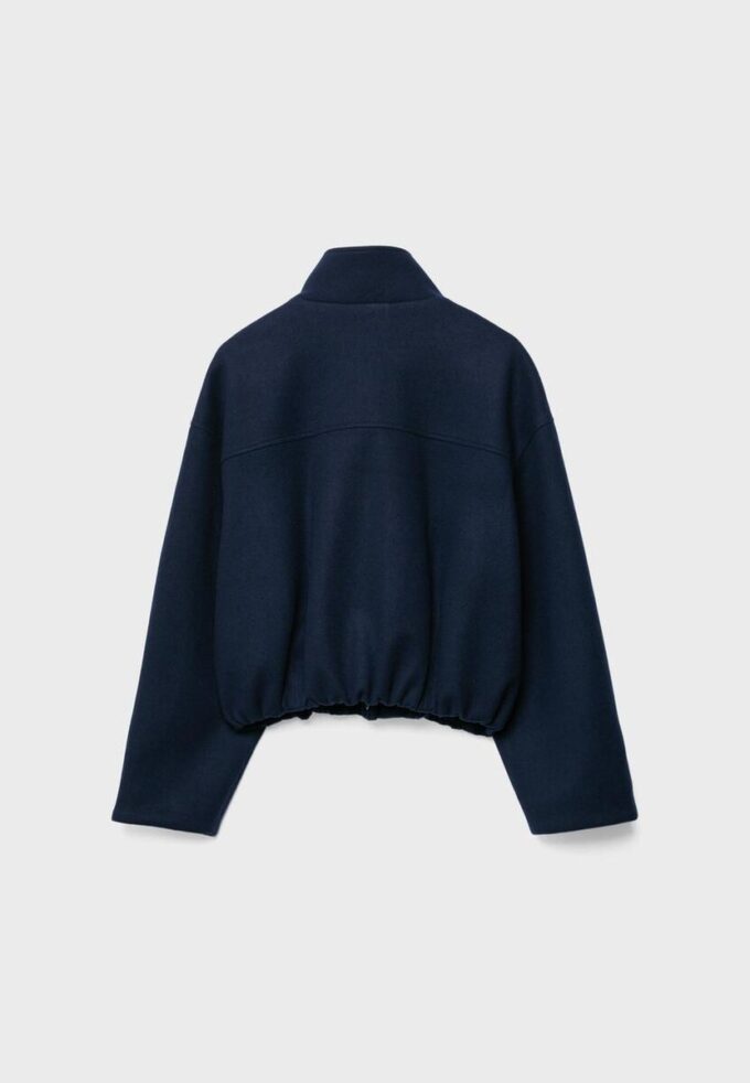 Bomberová bunda s kapsami a jemným povrchem na dotek