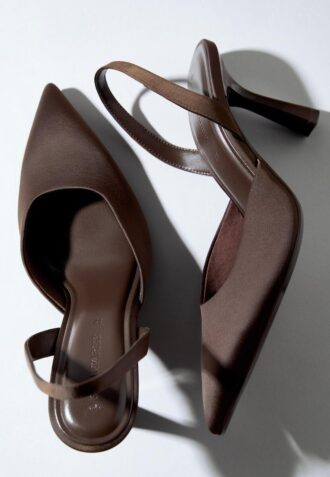 Boty na podpatku s jehlovým podpatkem se saténovým efektem