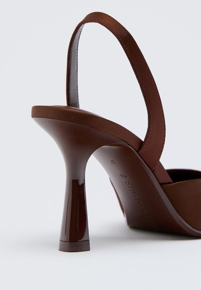 Boty na podpatku s jehlovým podpatkem se saténovým efektem