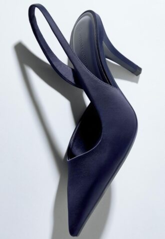 Boty na podpatku se saténovým efektem