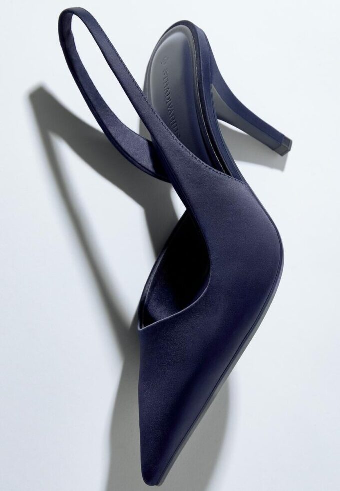 Boty na podpatku se saténovým efektem