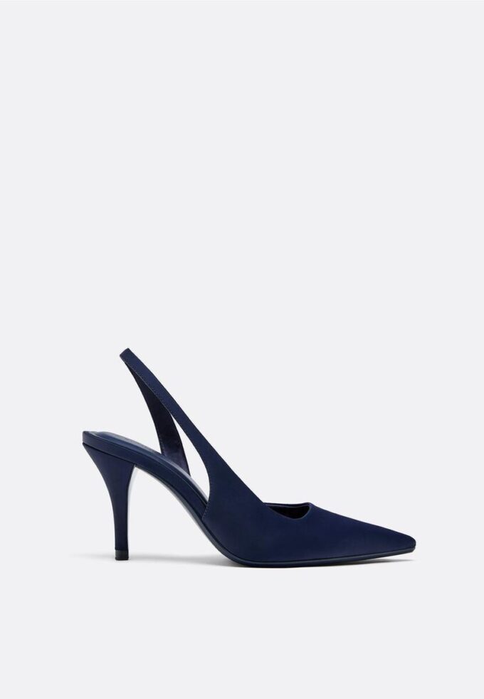 Boty na podpatku se saténovým efektem