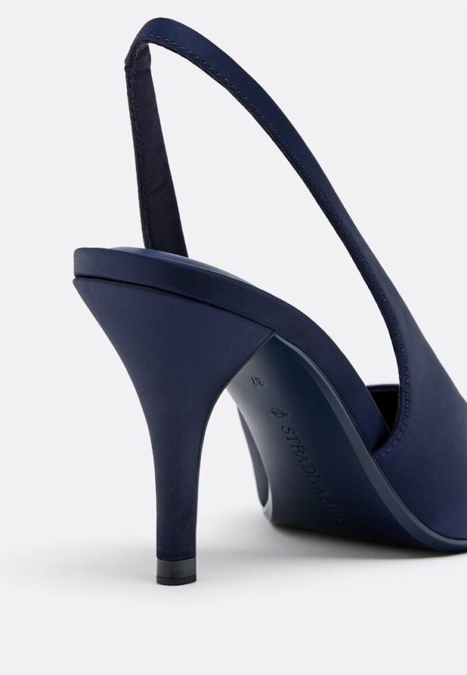 Boty na podpatku se saténovým efektem