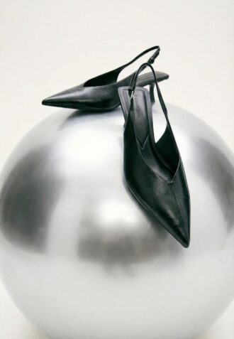 Boty s výstřihem do V a boty na podpatku