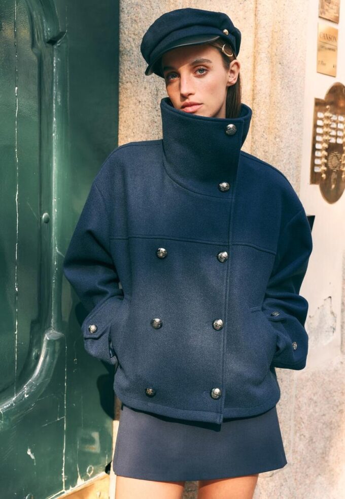 Bunda Jemné na dotek s překříženým výstřihem a vysokým límcem