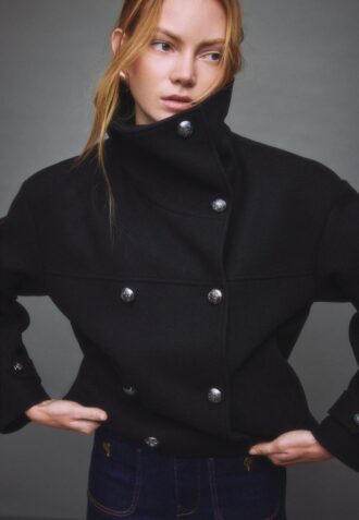 Bunda Jemné na dotek s překříženým výstřihem a vysokým límcem