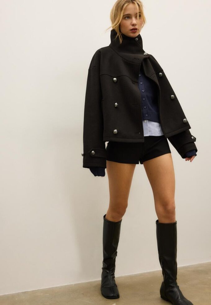 Bunda Jemné na dotek s překříženým výstřihem a vysokým límcem