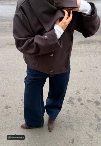 Bunda Jemné na dotek s překříženým výstřihem a vysokým límcem