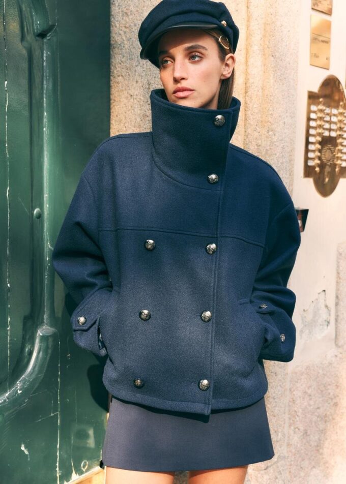 Bunda Jemné na dotek s překříženým výstřihem a vysokým límcem