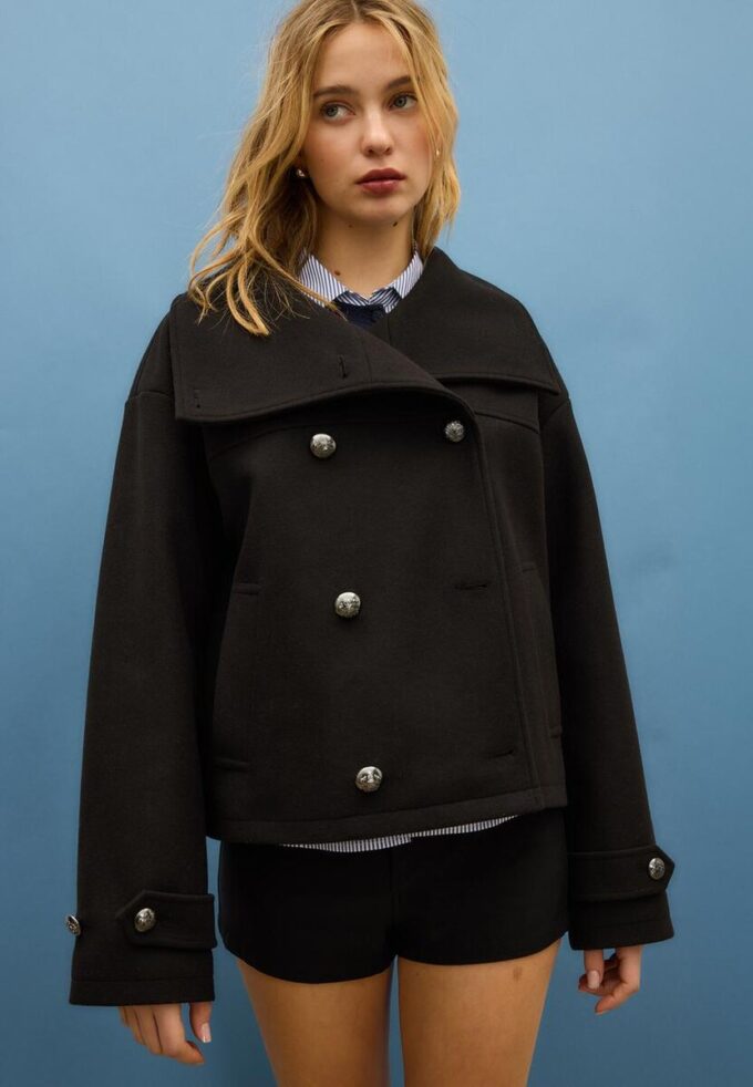 Bunda Jemné na dotek s překříženým výstřihem a vysokým límcem